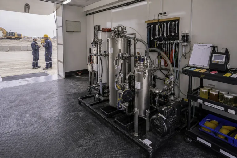 Fighting Sand Ingress in the GCC: Smarter Filtration for Cleaner Equipment Lubricants